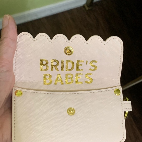 Francesca’s collections scalloped card case - Picture 4 of 11